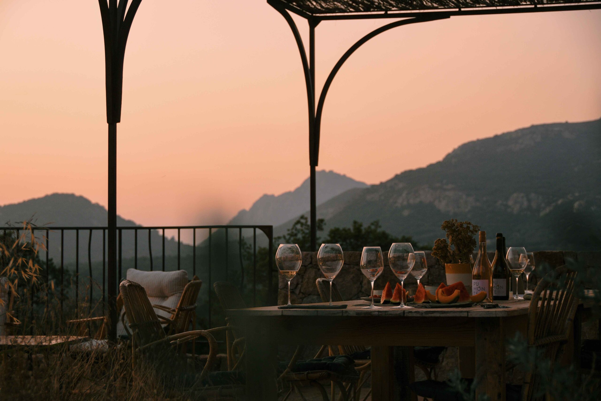 Terrasse du Domaine d’Alzipratu au coucher du soleil