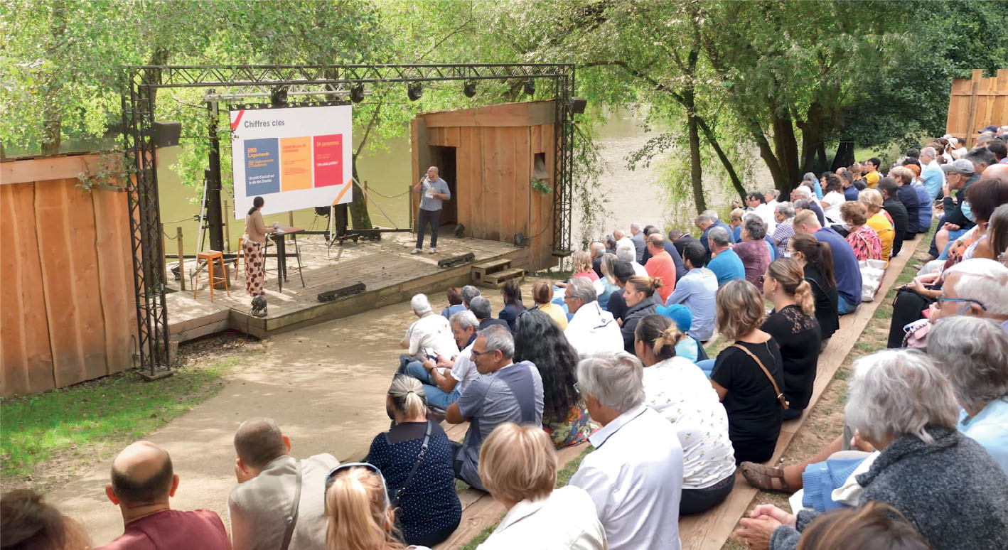Théâtre en plein air au bord de l’eau pour événements au Bois des Lutins