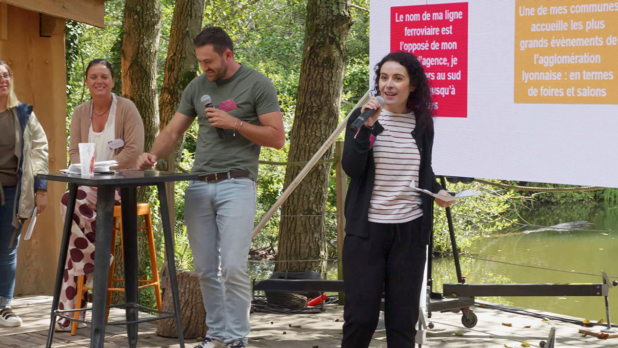 Prise de parole au Bois des Lutins lors d’un événement d’entreprise en plein air à Diémoz