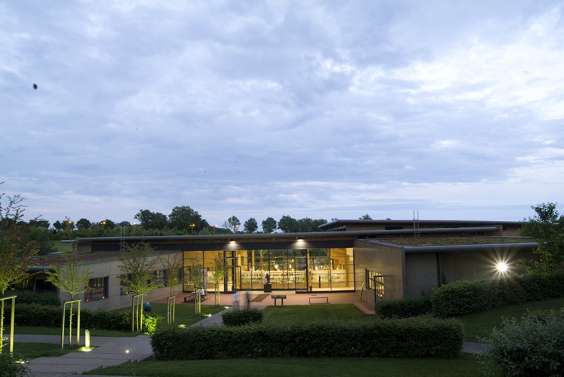 musée domaine des saveurs les planons architecture moderne extérieur nuit