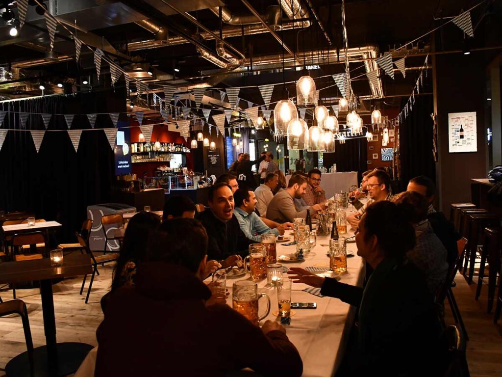 Dîner d’équipe dans un espace convivial à Westhive Zurich