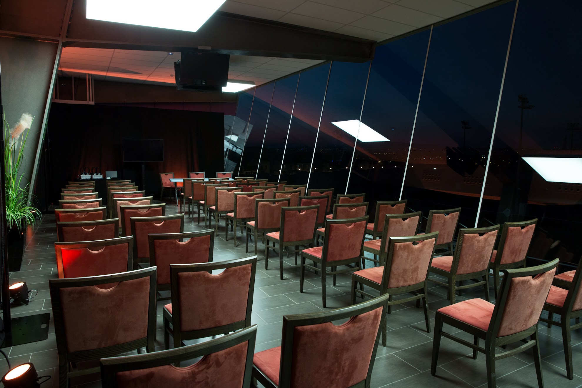 Salle de conférence en configuration théâtre – Hippodrome du Carré de Soie