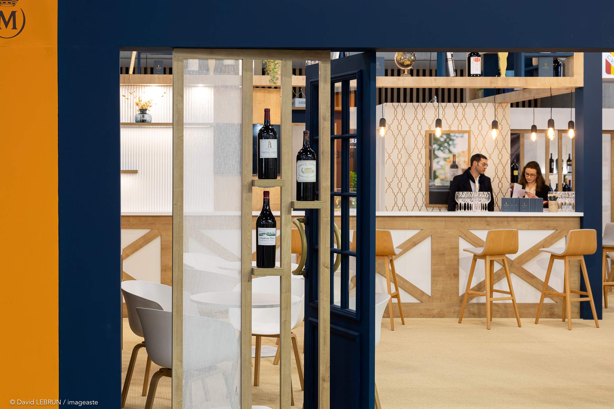 Espace événementiel WMH Project avec bar et décoration moderne