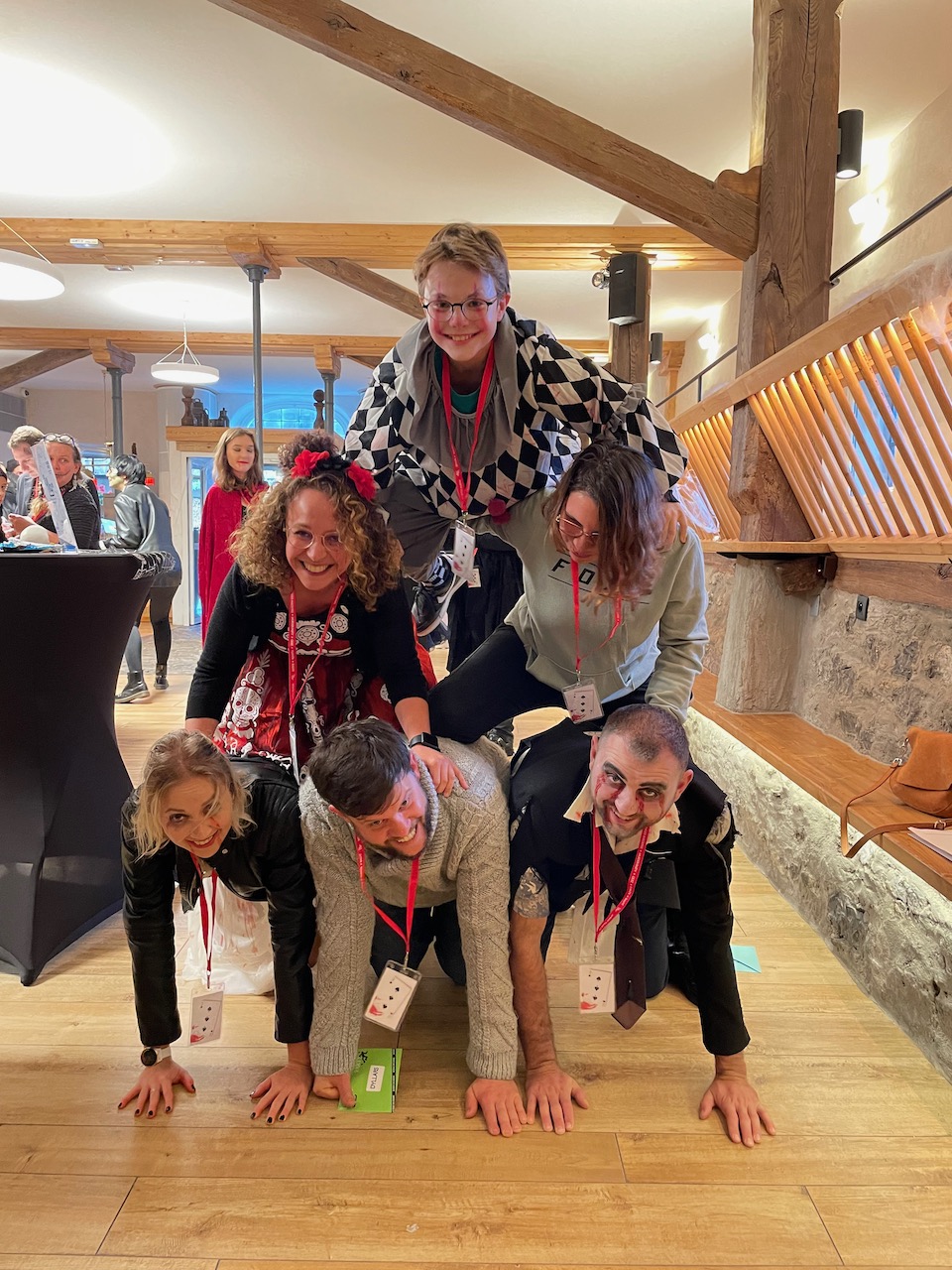 Yllar Montagne Team Building incentive pyramide humaine