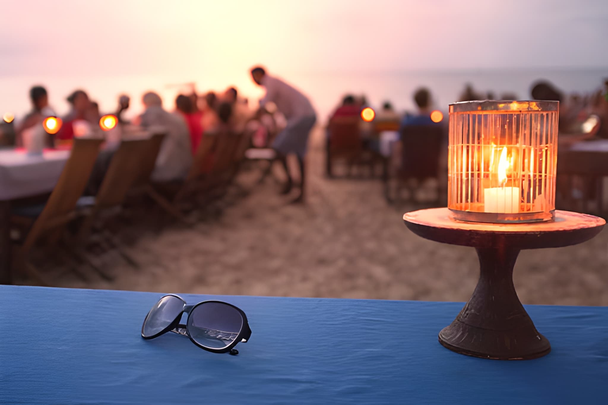 Groupe en activité extérieure au coucher du soleil
