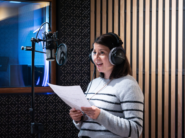 Team Building D Institute studio chant